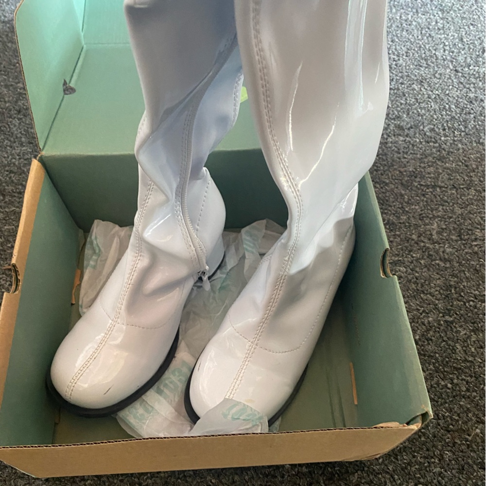 Glossy white go go boots childrens worn 1 time